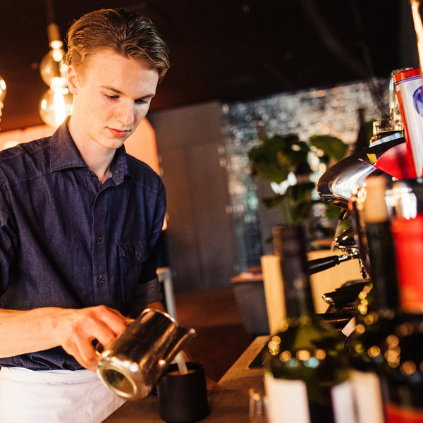 Media 883 511607 W600 H600 Crop